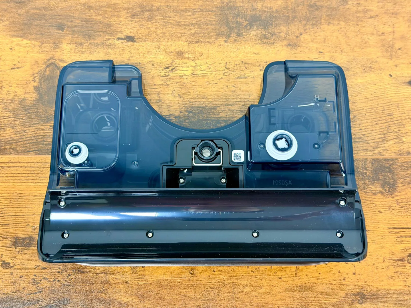 Roborock F25 Ace Pro - zbiornik na czystą wodę i płyn.