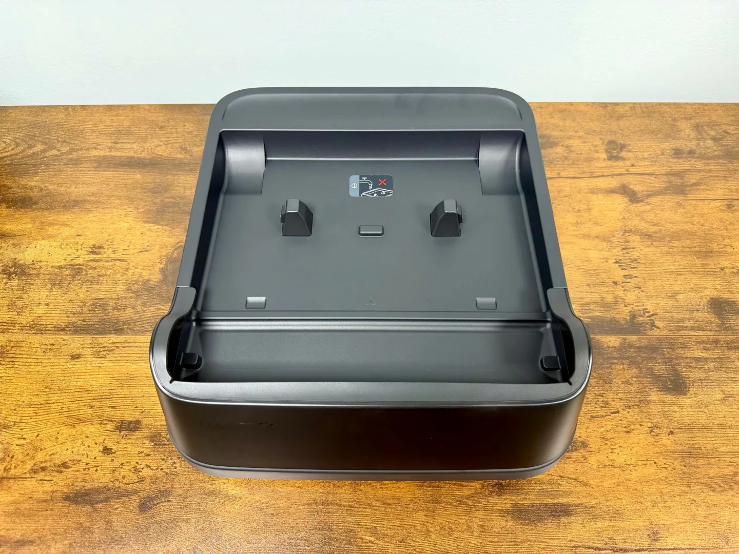 Roborock F25 Ace Pro - stacja dokująca.