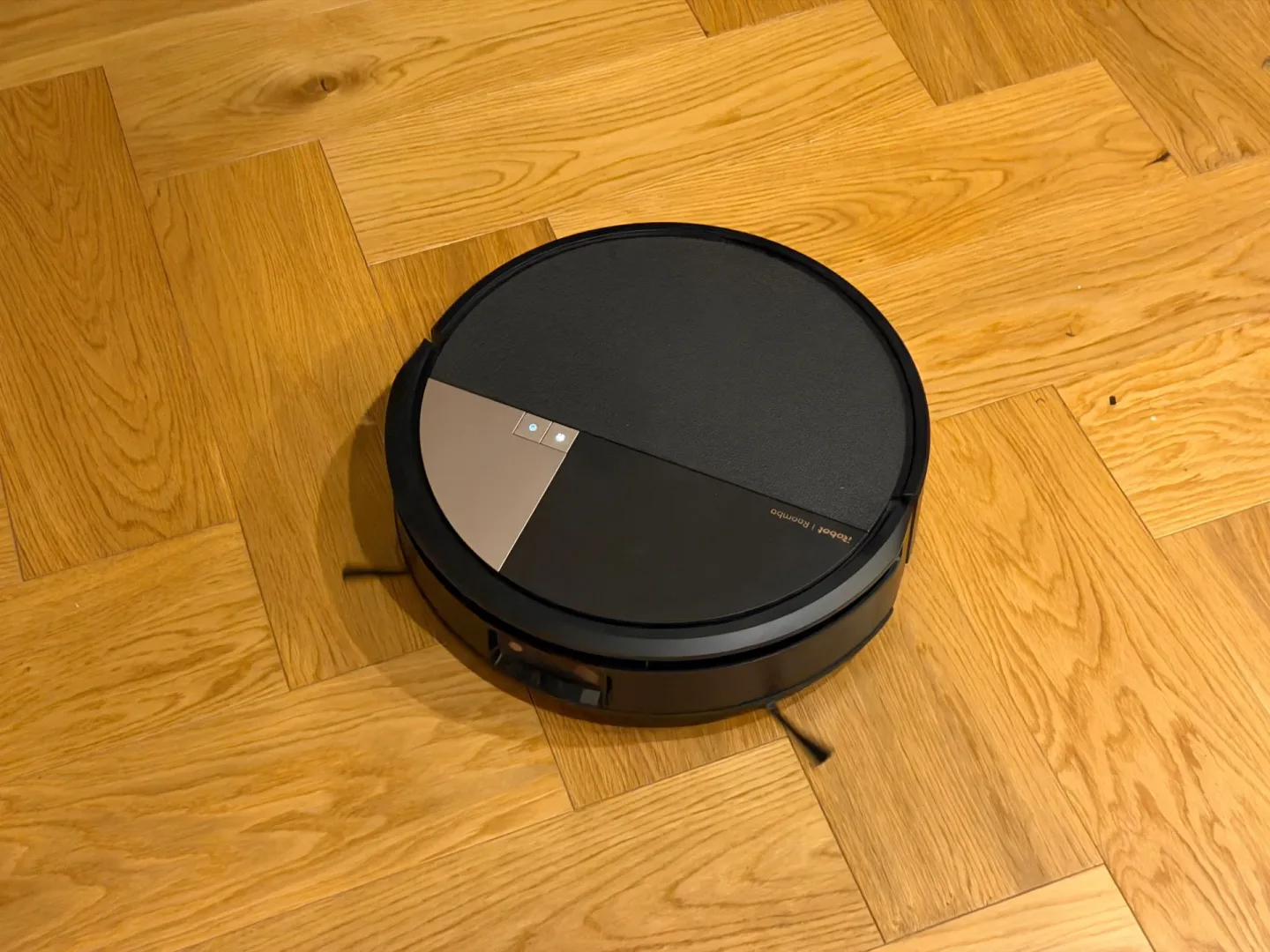 iRobot Roomba Max 705 Combo - robot sprzątający z wałkiem mopującym.