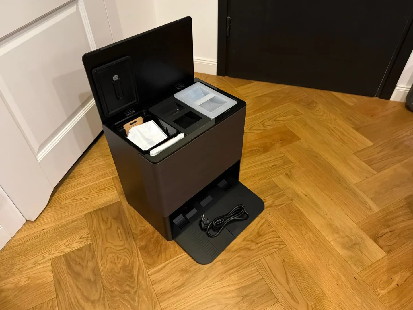 iRobot Roomba Max 705 Combo - robot sprzątający z wałkiem mopującym.