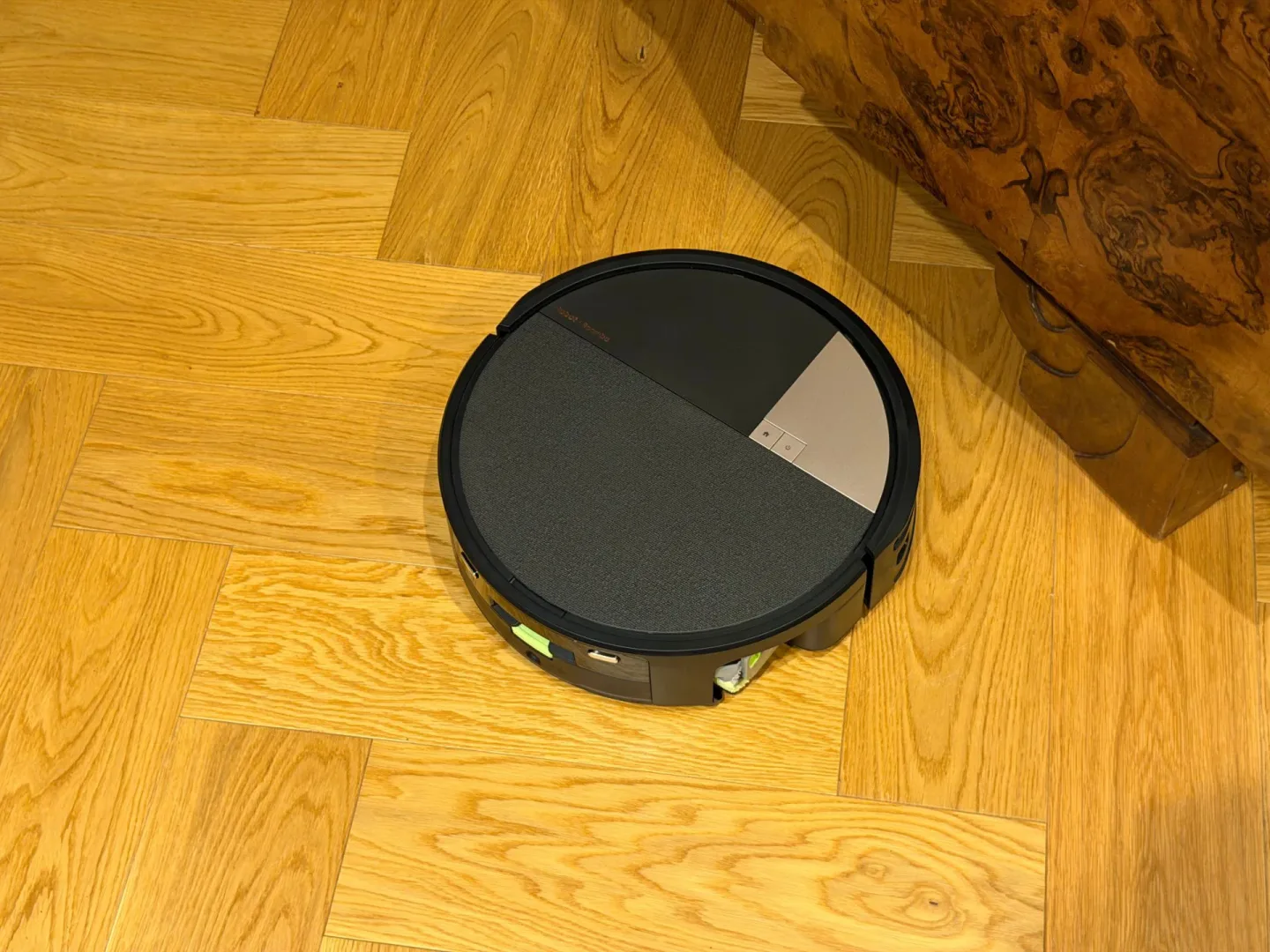 iRobot Roomba Max 705 Combo - robot sprzątający z wałkiem mopującym.