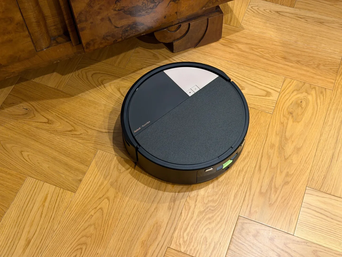 iRobot Roomba Max 705 Combo - robot sprzątający z wałkiem mopującym.