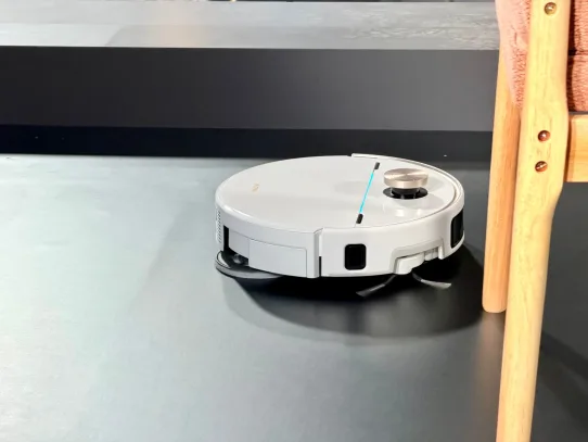 Robot sprzątający MOVA V70 Ultra Complette pokazany podczas MOVA Universe w Warszawie