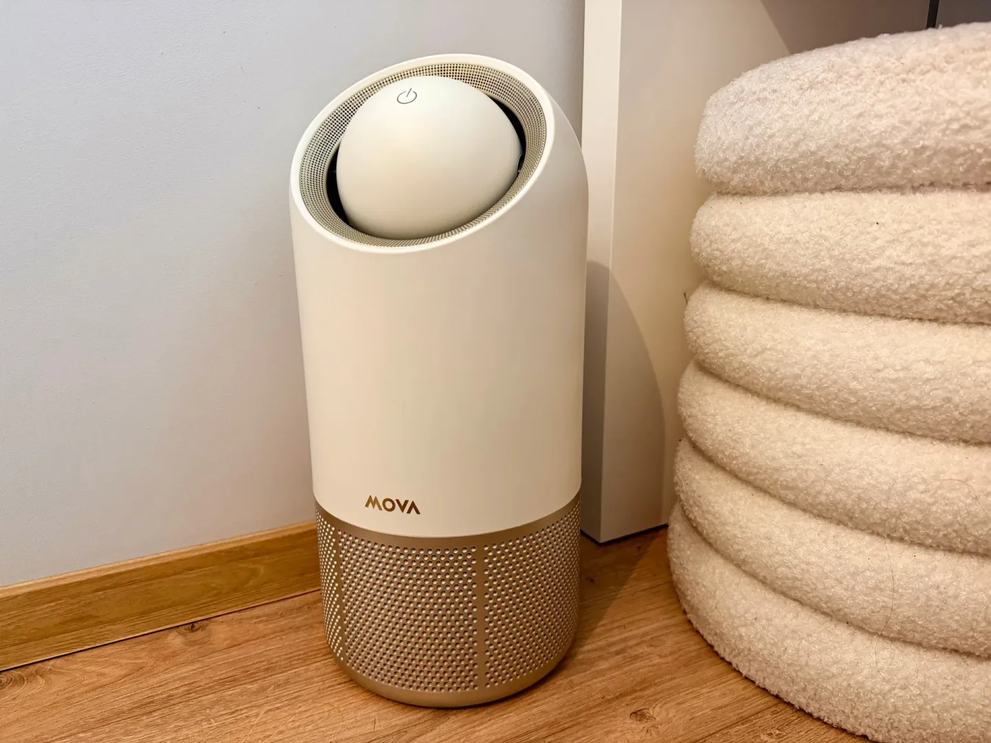 Test MOVA Stellar X10 - kompaktowy oczyszczacz powietrza na biurko.
