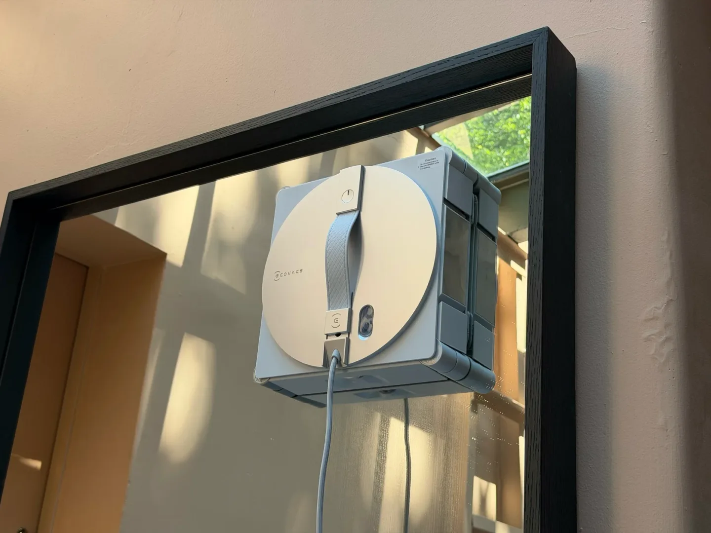 Robot ECOVACS do mycia okien