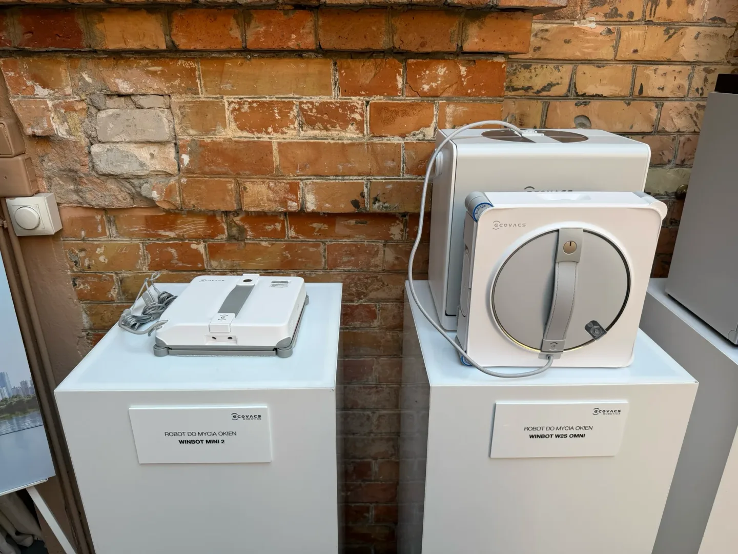 Roboty ECOVACS do mycia okien