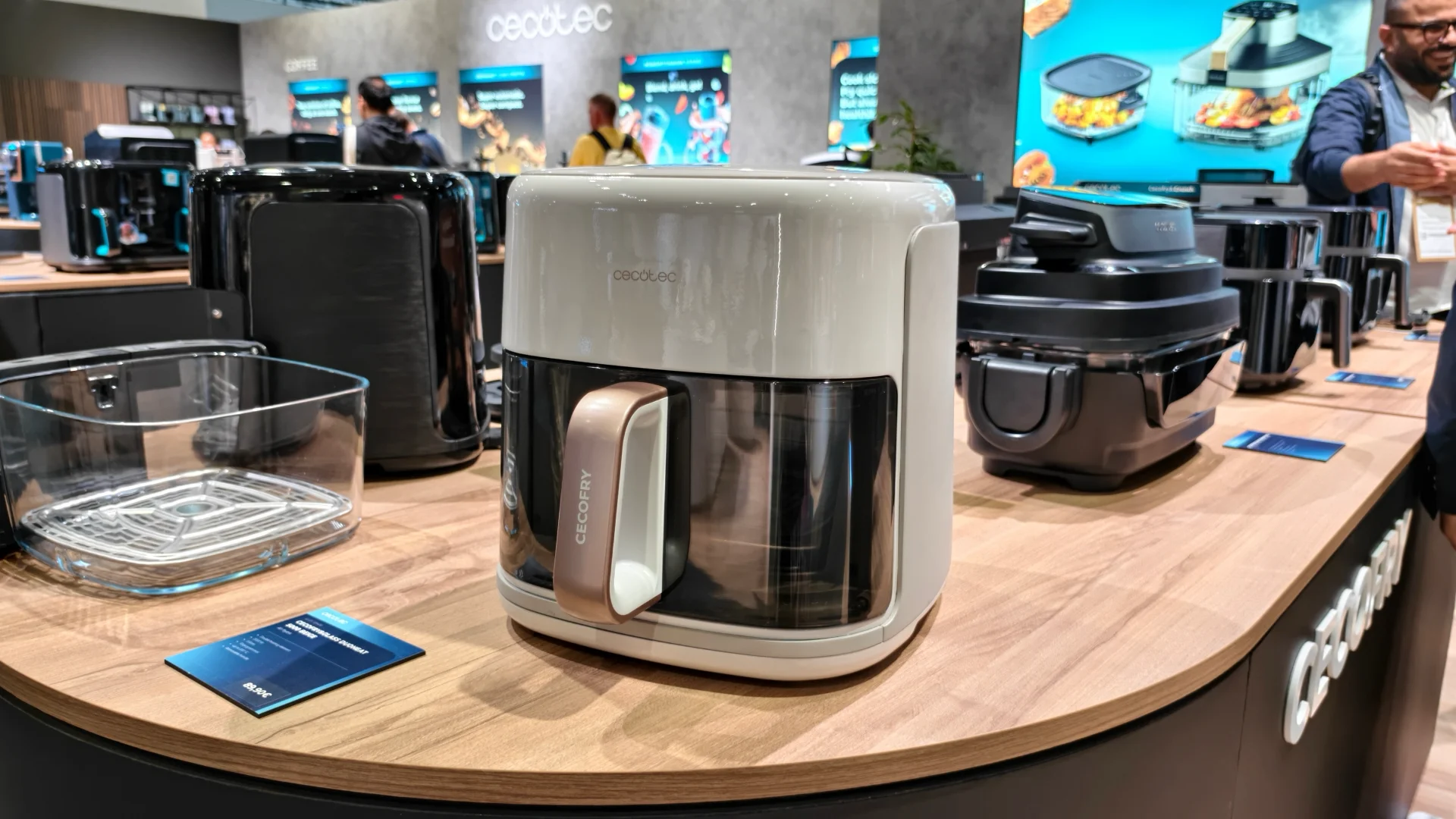 Cecotec na IFA 2026 Berlin - na zdjęciu airfryery