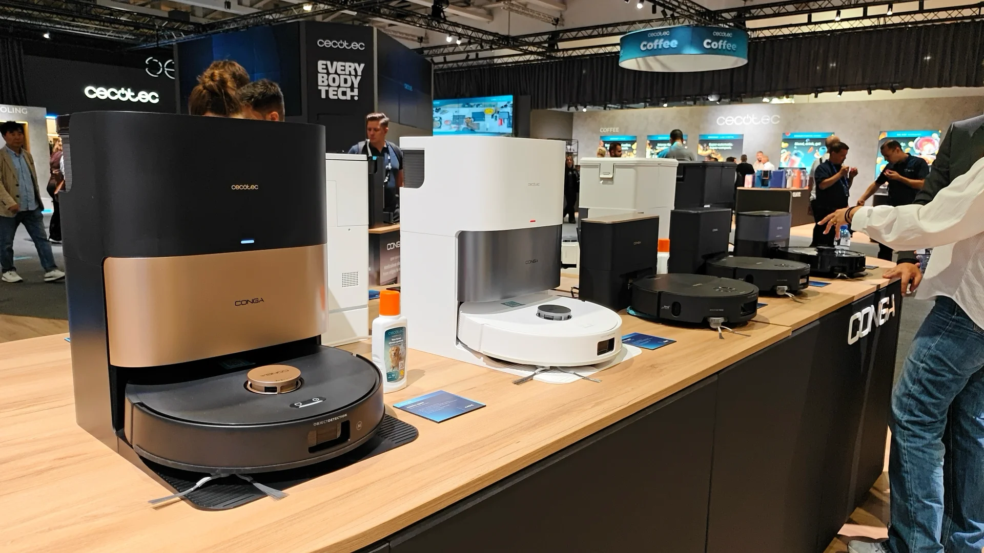Cecotec na IFA 2026 Berlin - na zdjęciu roboty sprzątające